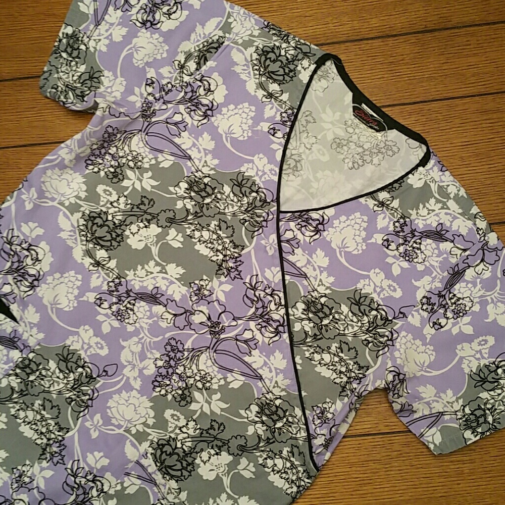 Sierra scrub top size S
